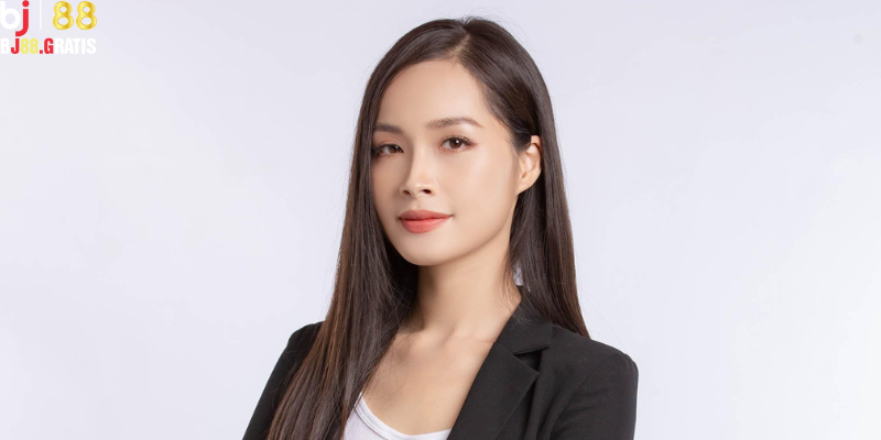 Chân dung CEO Ly Ly điều hành hệ thống nhà cái BJ88